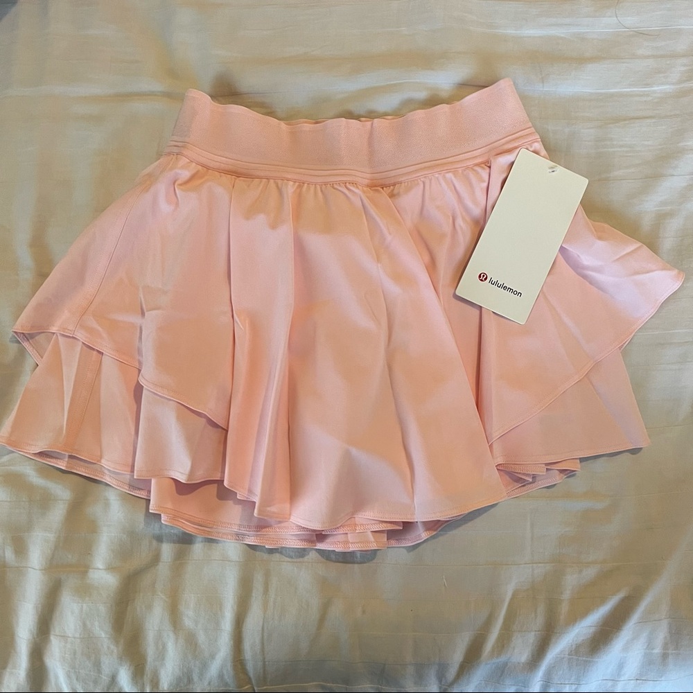 New with tags lululemon strawberry milkshake court rival skirt